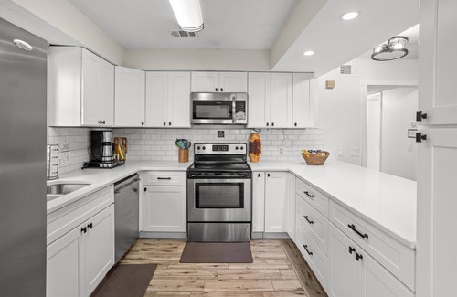 Southwest Orlando House | Relaxing Retreat with Pool, Hot Tub, and Lake Views
