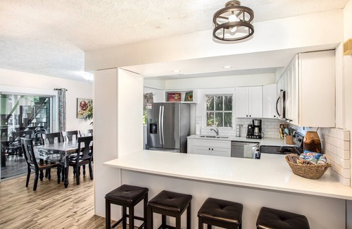 Southwest Orlando House | Relaxing Retreat with Pool, Hot Tub, and Lake Views
