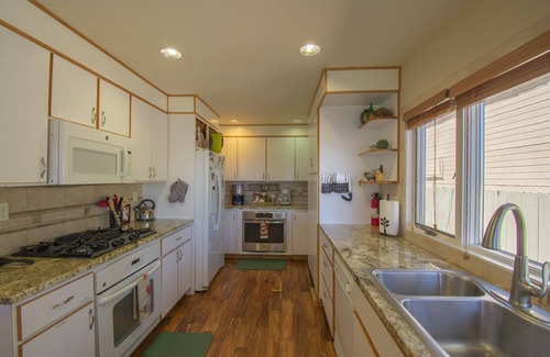 Al Tahoe House | Celebrate Christmas in a Cozy Home with Pool & Ocean Views