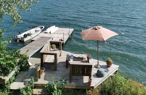 Pincourt Apartment | Lakefront apartment 15 min airport