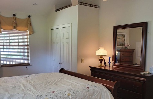 Hernando Cottage | Ideal Lakefront Retreat with Family & Pet-Friendly Amenities