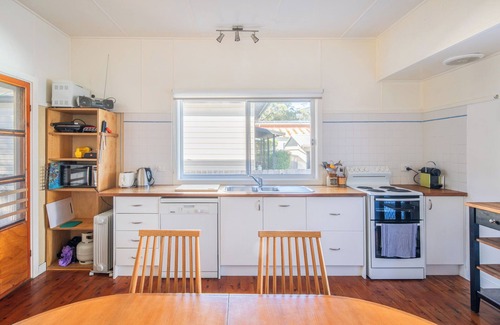 Lake Tabourie House | Lakefront Beach House: Guest Rated 9.8 with Ocean View