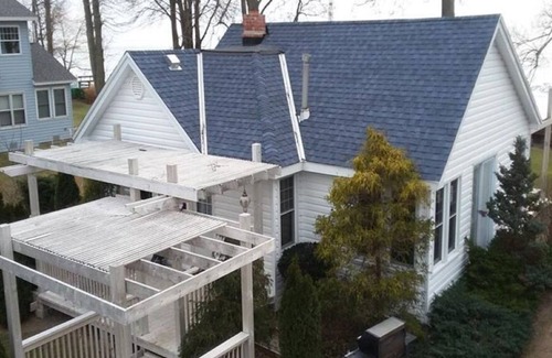 Leamington Cottage | Lakefront Beach House, minutes from gates of Point Pelee