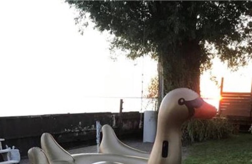 Leamington Cottage | Lakefront Beach House, minutes from gates of Point Pelee