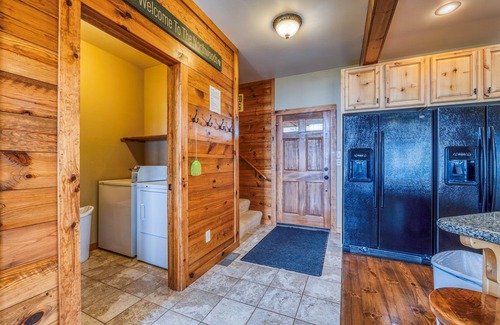 Bemidji House | Experience Lakefront Bliss with Pool & Hot Tub Amenities