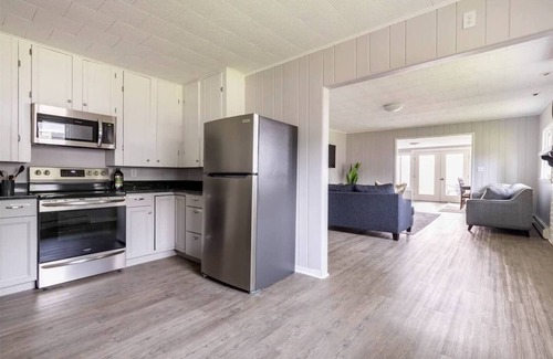 Durhamville House | Serene Lakefront Escape with Kayaks and Spa Amenities