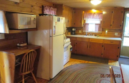 East Wakefield Cottage | Idyllic Lakefront Retreat at Belleau Lake - Book Your Escape