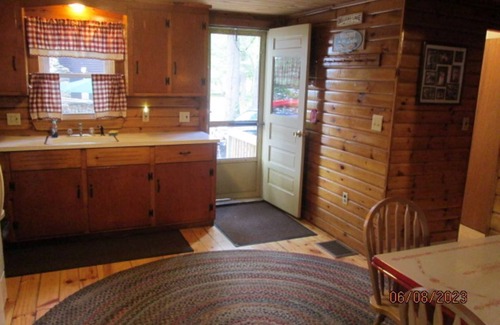 East Wakefield Cottage | Idyllic Lakefront Retreat at Belleau Lake - Book Your Escape
