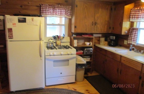 East Wakefield Cottage | Idyllic Lakefront Retreat at Belleau Lake - Book Your Escape