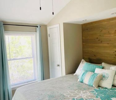 East Wakefield House | Lakefront Bliss
