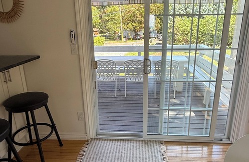 Dashwood Cottage | Lakefront Bliss with Private Beach n Sleeps 10