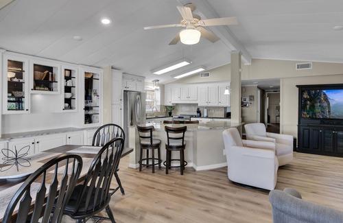 Willis House | Serene Lakefront Getaway: Spa, Hot Tub & Pet Friendly!