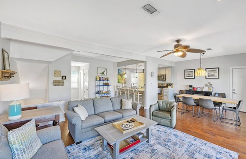 Horseshoe Bay House | Lakefront Retreat with Boatslip, Pool & SUP Access