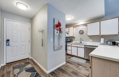 Table Rock Apartment | Lakefront Branson Penthouse with Pool & Hot Tub Amenities