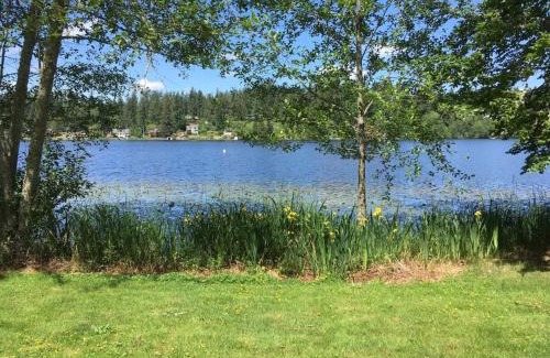 Eatonville House | Lakefront Bungalow: Ideal Retreat Near Mt Rainier!