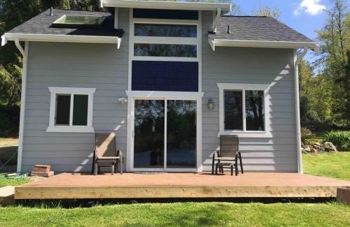 Eatonville House | Lakefront Bungalow: Ideal Retreat Near Mt Rainier!