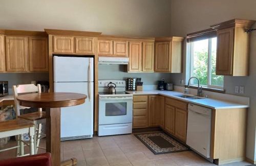 Eatonville House | Lakefront Bungalow: Ideal Retreat Near Mt Rainier!