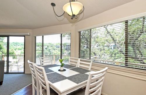 Lakeway House | Waterfront Bungalow with Pool and Hot Tub for Families