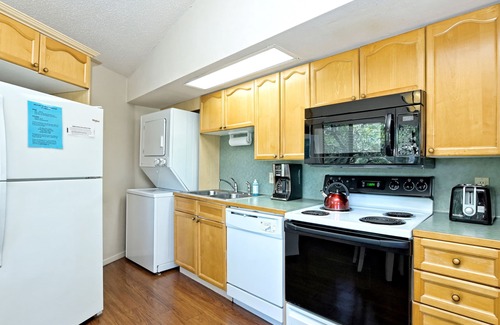 Lakeway House | Lakefront Bungalow - Shared Community Pool/Hot Tub #5