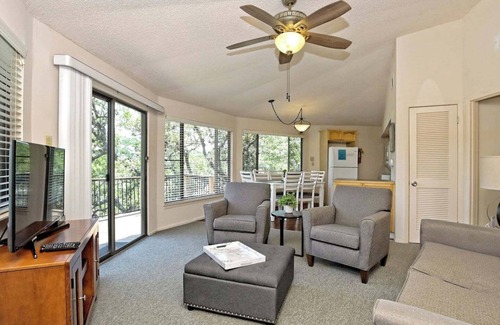 Lakeway House | Lakefront Bungalow - Shared Community Pool and Hot Tub #9