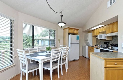 Lakeway House | Lakefront Bungalow - Shared Community Pool and Hot Tub Unit 10