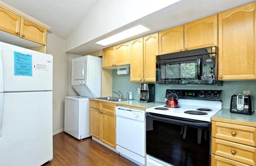 Lakeway House | Tranquil Lakefront Bungalow with Pool & Hot Tub Retreat
