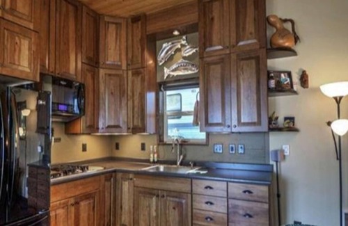 Bayview Cabin | Remote Lakefront Cabin #1 Near Lake Pend Oreille - 9.6/10