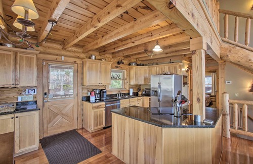 Albany Cabin | Relaxing Lakefront Cabin Minutes from Wolf River Marina