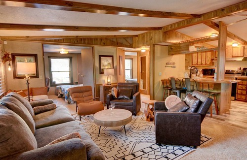 Reed Creek Cabin | Relaxing Lakefront Cabin Retreat at Lake Hartwell