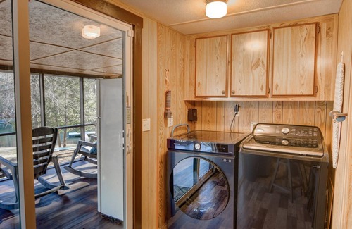 Reed Creek Cabin | Relaxing Lakefront Cabin Retreat at Lake Hartwell
