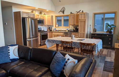 Park Falls Cabin | Relaxing Lakefront Cabin with Sunset Views and Great Amenities