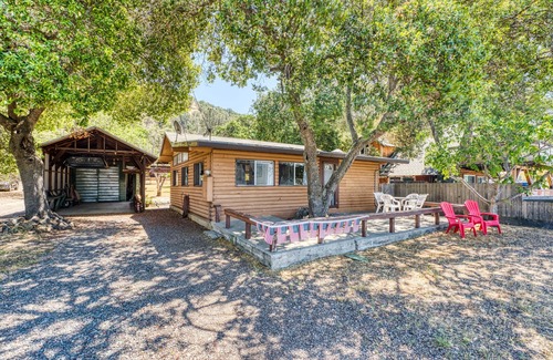 Clearlake Cabin | Scenic Lakefront Cabin at Silverado Beach - Rated 10/10