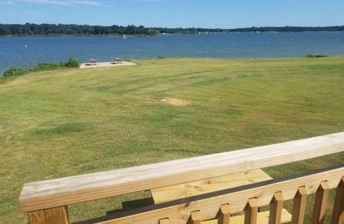 Mead House | Idyllic Lakefront Cabin - The Willows with Child-Friendly Perks