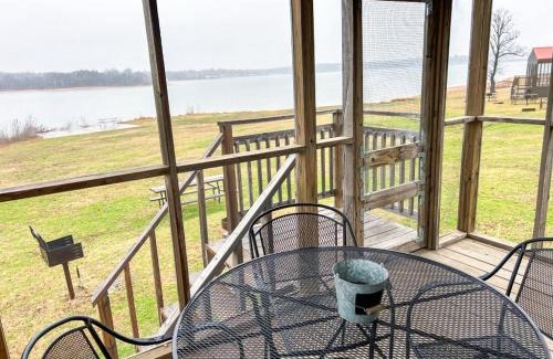 Mead House | Idyllic Lakefront Cabin - The Willows with Child-Friendly Perks