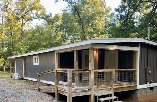 Tignall House | Idyllic Lakefront Cabin at Harvest Moon Cove - Rated 9.8