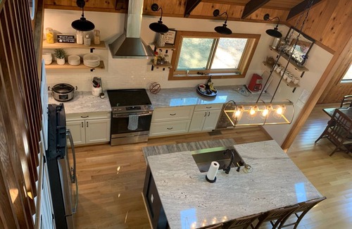 Bumpass House | Pet-Friendly Lakefront Cabin with Beach, WiFi & Kayaks