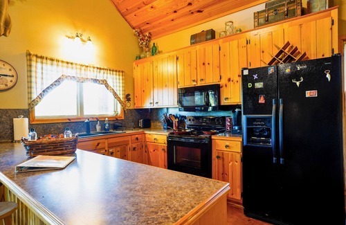 Shelbyville Cabin | Lakefront Cabin for 10 with Private Pier & Pet-Friendly Perks