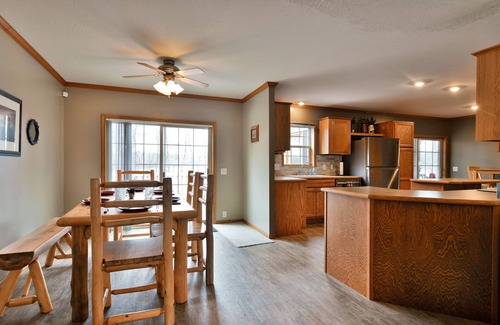 Birchwood Cabin | Lakefront Cabin with Screened Deck & Boat Rentals!