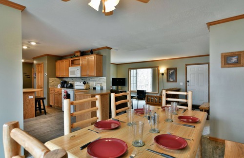 Birchwood Cabin | Lakefront Cabin with Screened Deck & Boat Rentals!
