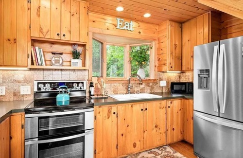 Duluth Cabin | Lakefront Cabin w/Summer Bunkhouse/June-AugnSleeps 10/Sept-May Sleeps up to 6