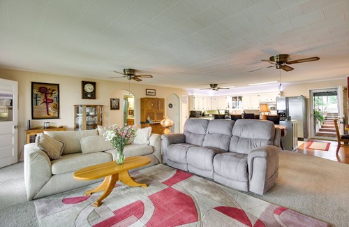 Longtown House | Tranquil Lake Eufaula Retreat with Hot Tub & Spa Amenities