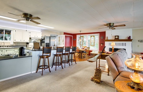 Longtown House | Tranquil Lake Eufaula Retreat with Hot Tub & Spa Amenities