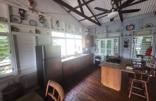 Caimital House | Discover Lakefront Casona: Perfect for Friends & Families