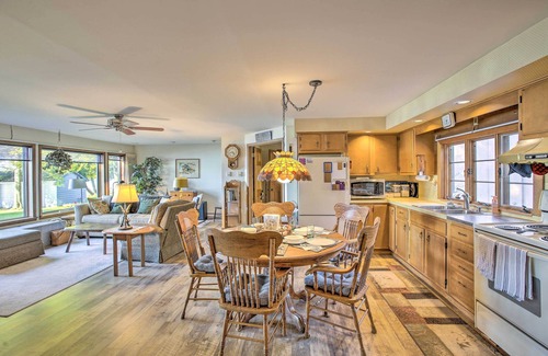 Cedar Cottage | Lakefront Cedar Cottage: Enclosed Porch & Scenic Views
