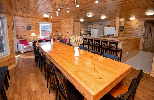 Cassopolis House | Beautiful Lakefront Cedar Lodge with Wheelchair Access & Spa