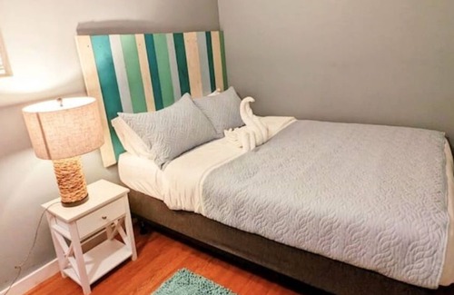 Solon Mills House | Cozy 1BR Lakefront Cabin @ The Lake-Heim by Chain-O-Lakes