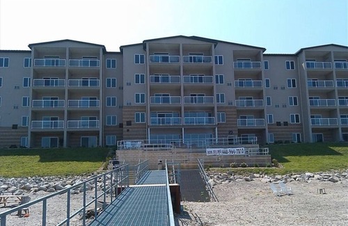 Geneva-on-the-Lake House | Experience Lakefront Bliss: 2BR Condo with Private Beach