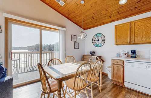 Lake Delton House | Scenic Lakefront Condo with Deck and Private Beach Access