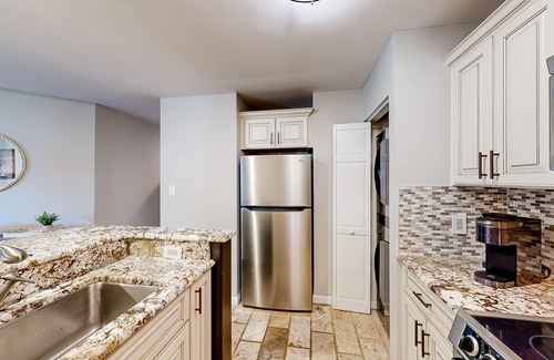 Cornelius Condo | Relaxing Lakefront Condo with Pool & Private Balcony