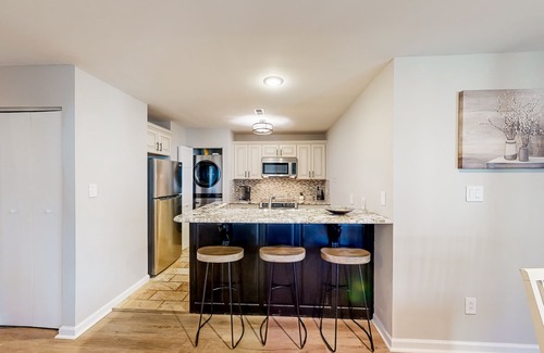 Cornelius Condo | Relaxing Lakefront Condo with Pool & Private Balcony